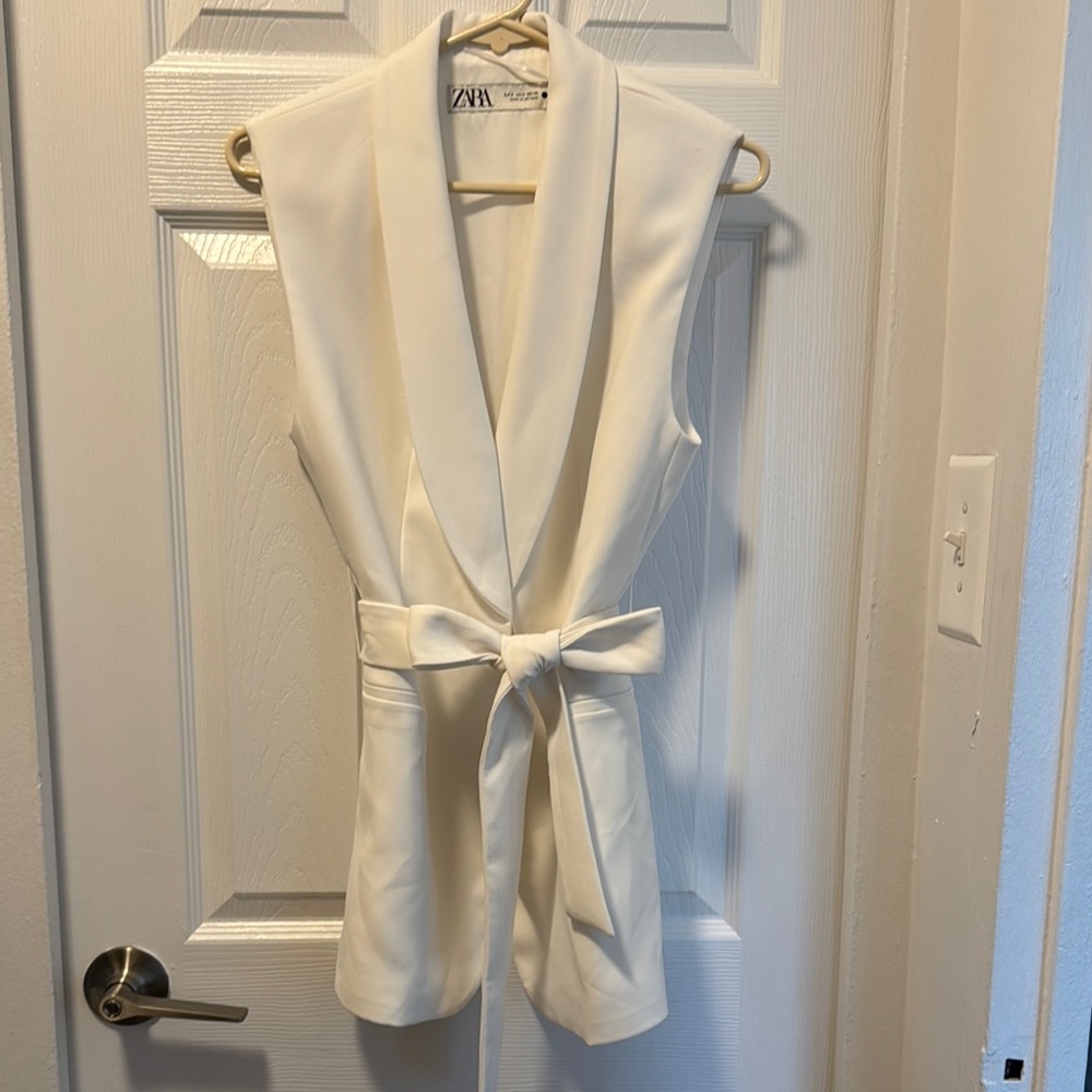 Zara Cream Sleeveless Blazer with Belt